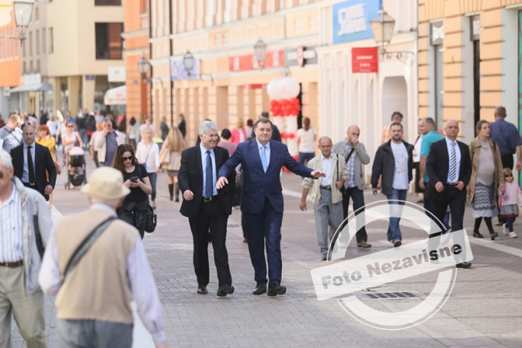 Dodik i Čović u opuštenoj šetnji Banjalukom (FOTO)