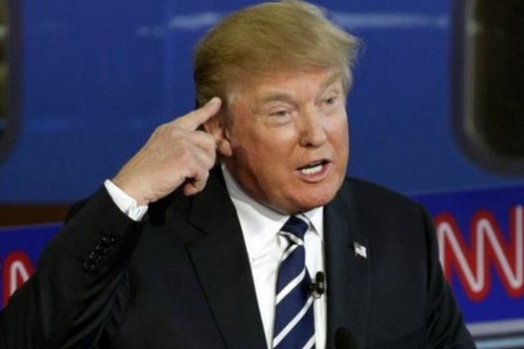 Donald Tramp u seksi božićnom kostimu (FOTO)