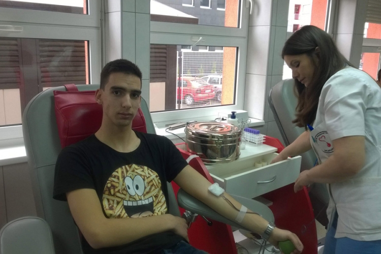 Srednjoškolci pokazali humanost: Prikupljeno 326 doza krvi