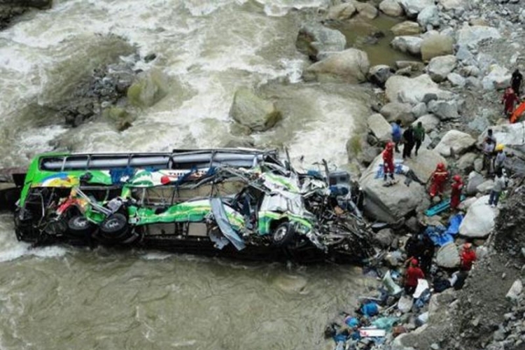 Peru: Autobus pao u rijeku, 23 mrtva