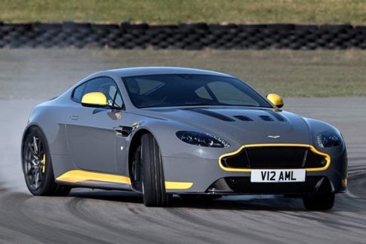Aston Martin V12 Vantage S gospodin sa stilom (FOTO)