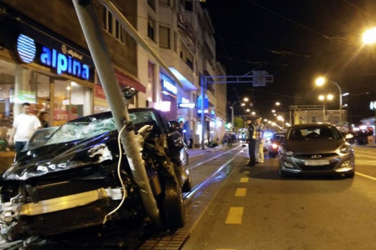 Zagreb: Audi naletio na grupu pješaka, poginula žena