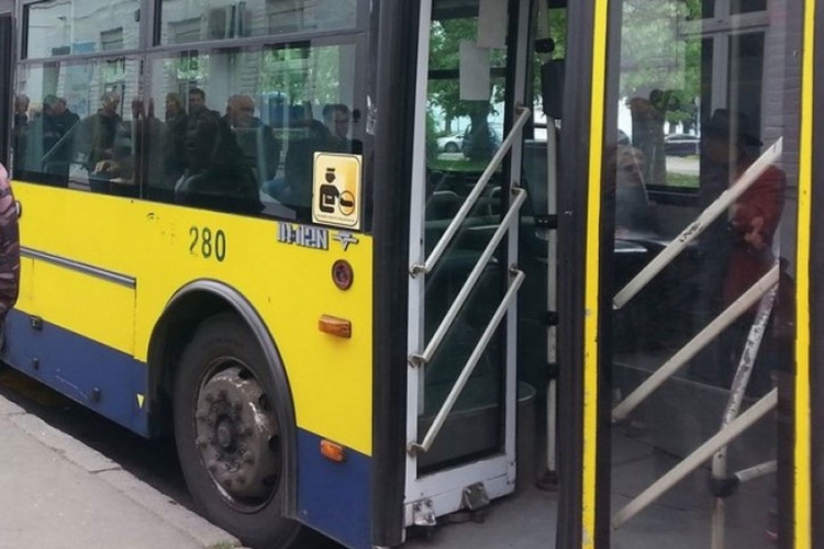 Beograd: Putnik preminuo u autobusu javnog prevoza