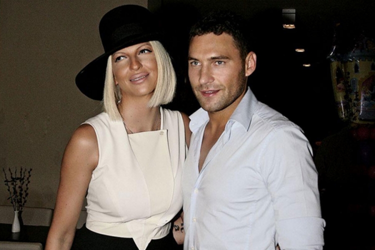 Kako Jelena Karleuša bodri supruga (FOTO)