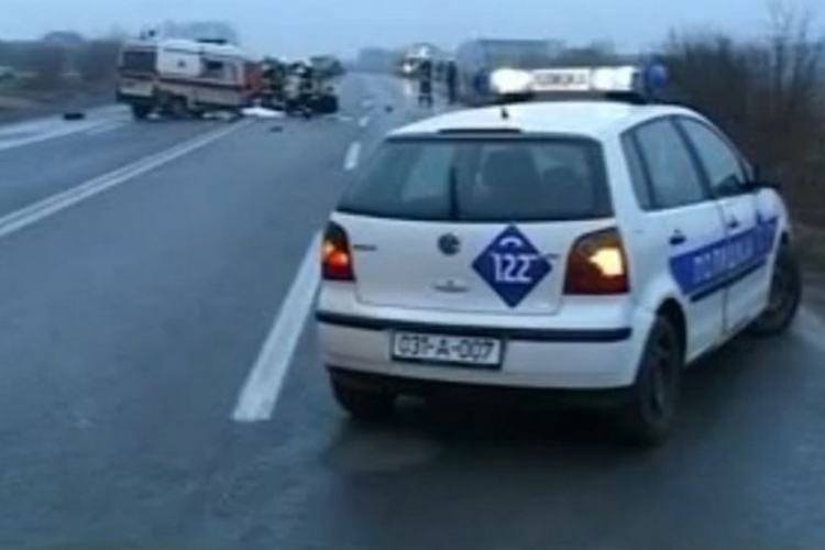 AMS RS: Zbog saobraćajne nezgode potpuna obustava saobraćaja na magistralnom putu Zvornik - Milići
