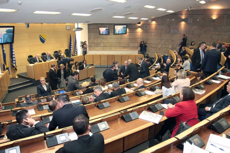 Godišnje 70 žalbi građana Parlamentarnoj komisiji FBiH: Neki traže penzije, neki psuju i vrijeđaju
