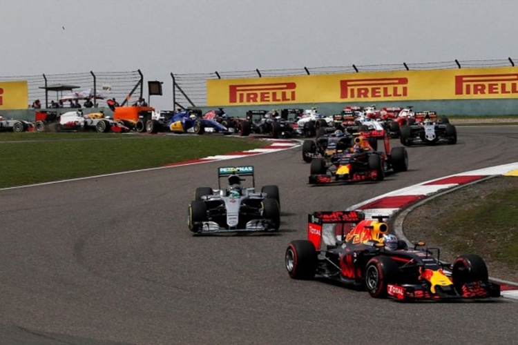 Formula 1: Rozberg dominantan u Šangaju