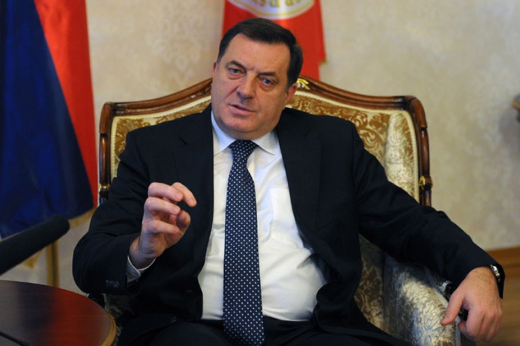Dodik: Plate i penzije neće biti smanjene već redovno isplaćivane