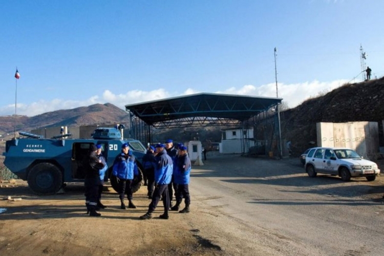 Kosovska Mitrovica: Srbi kratko blokirali Jarinje zbog ličnih karata