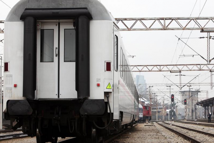 Dječaka (14) na vagonu stresla struja, ljekari se bore za njegov život