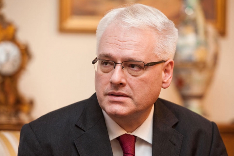 Josipović: Zvaničnici podilaze oživljavanju ustaštva u Hrvatskoj