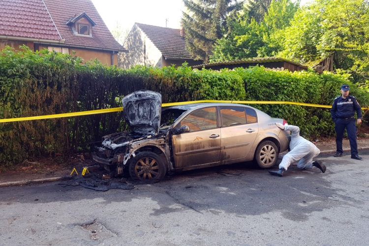 Namjerno zapaljen automobil kompanije "Arselor Mital"