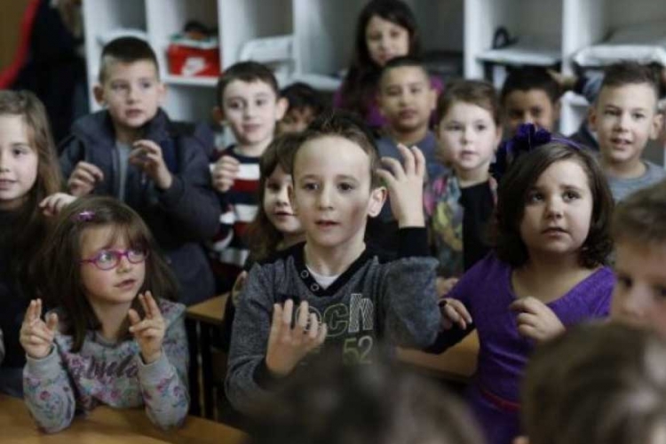 Umjesto države, drugari platili Zejdu asistenta