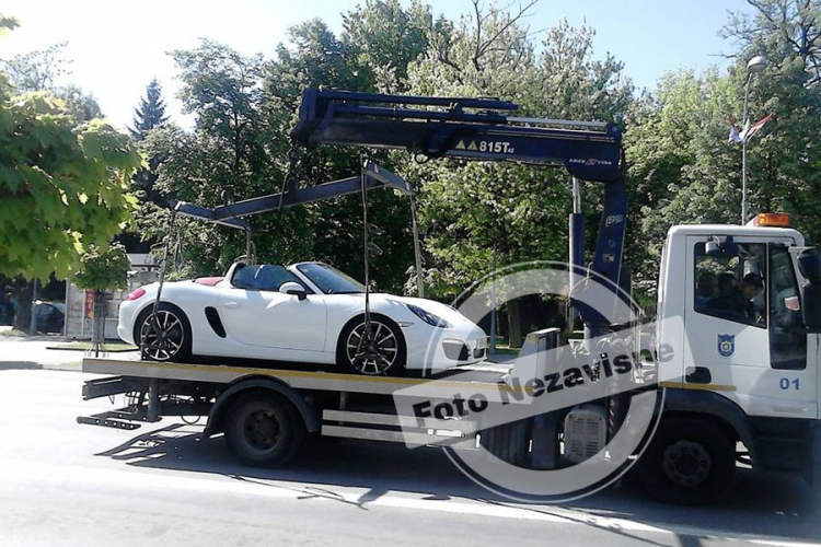 Nemilosrdni "pauk" u Banjaluci ne oprašta ni vozaču poršea