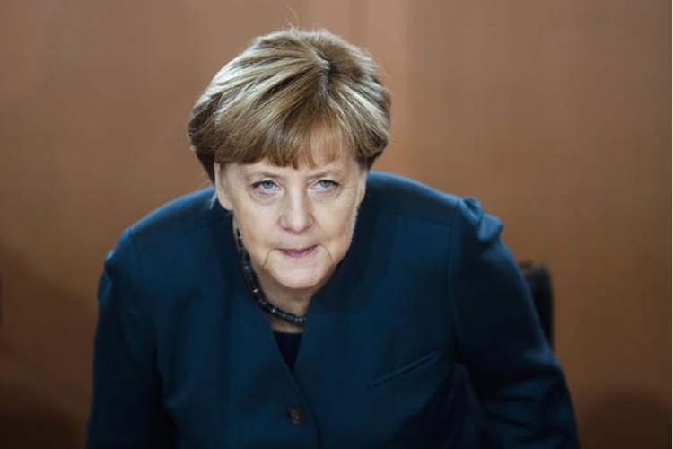 Merkel duguje svojoj stranci 9.500 evra