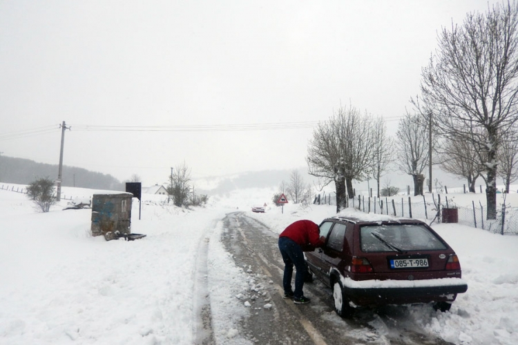 Obilan snijeg uzrokovao brojne probleme u Hercegovini
