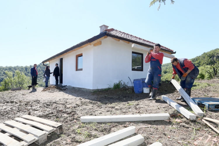 U Bijelom Potoku kod Debeljaka: Spomen-kuća za žrtve pokolja