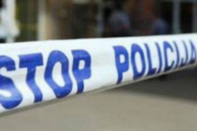 Prijedor: U sudaru mercedesovog kombija i peugeta teško povrijeđena dva brata
