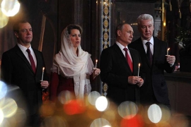 
Moskva: Vaskršnjoj liturgiji prisustvuju Putin i Medvedev