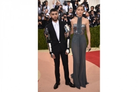 Met Gala veče : Futurističke haljine na crvenom tepihu (FOTO)