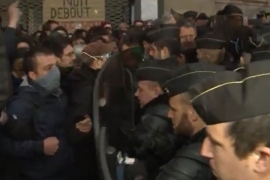 Suzavac i haos u Parizu: Policija evakuiše migrante, demonstranti ih ...