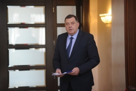 Dodik prije mitinga u šetnji kroz centar grada