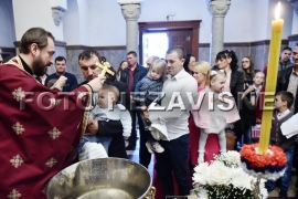 U Hramu Hrista spasitelja krstilo se 13 mališana