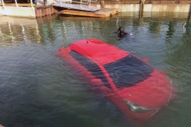 Pratila navigaciju, pa završila u jezeru