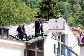 Sarajevo: Prijetio da će skočiti s krova zbog devizne štednje