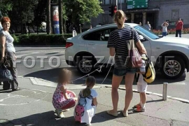 Banjaluka: Prošetala djecu na povocu?