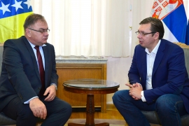 Ivanić obavijestio Vučića: Srbi u BiH su u strahu i usamljeni