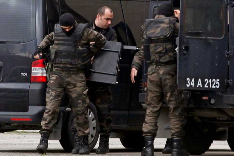 Turska: Ubijen policajac u napadu na sjedište policije