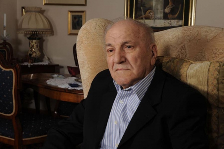 Bata Živojinović na intenzivnoj njezi