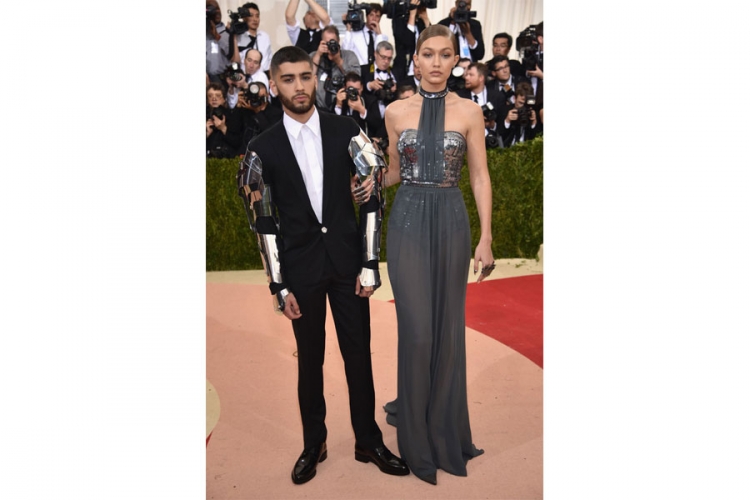 Met Gala veče : Futurističke haljine na crvenom tepihu (FOTO)