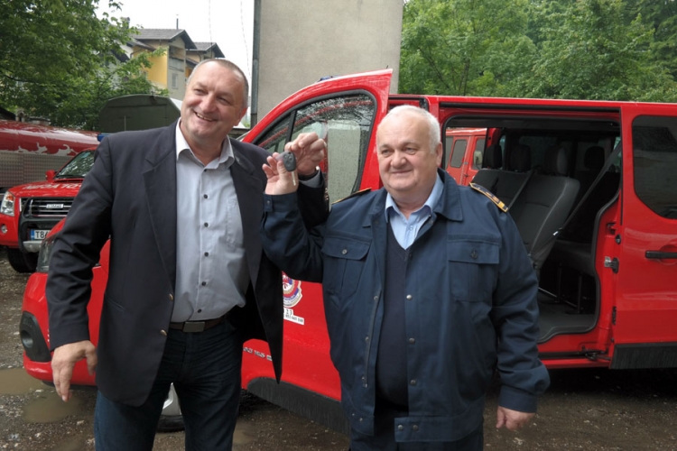 Vatrogascima u Prnjavoru novi kombi
