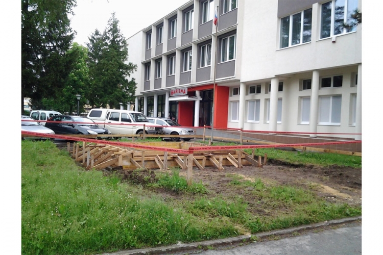 Doboj: Niko ne zna ko gradi spomenik žrtvama poplava