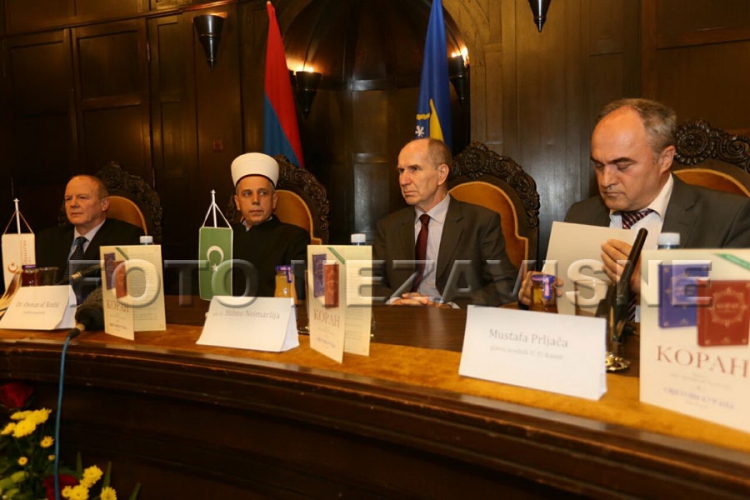 U Banjaluci promovisan "Koran", prevod Kur'ana na ćirilici (FOTO)