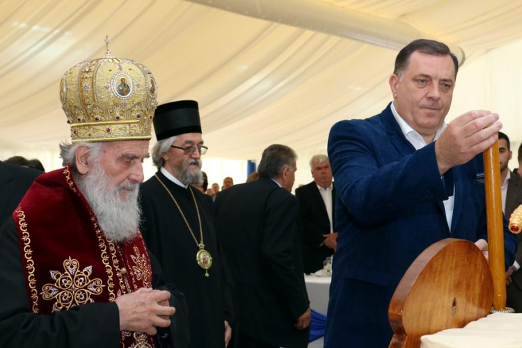 Predsjednik Dodik proslavlja krsnu slavu (FOTO)

