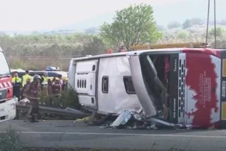 U sudaru autobusa i cisterne u Avganistanu 14 mrtvih