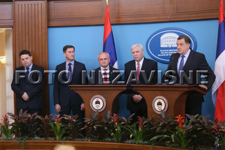Dodik: Vlast se ne bira na ulici; Tadić: Ne odustajemo od skupa