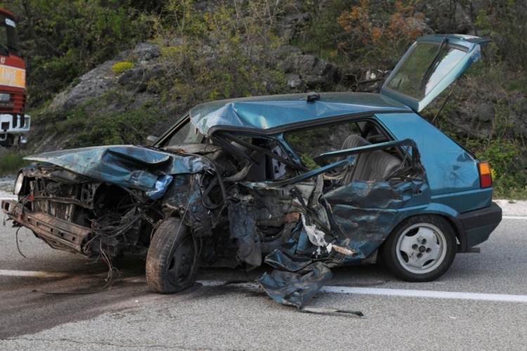 Tragedija u Palama: Maloljetnik sletio sa ceste, poginuo tinejdžer