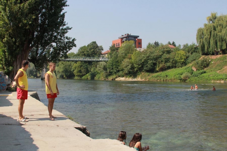 Spasilačka služba na plaži čeka poziv nadležnih