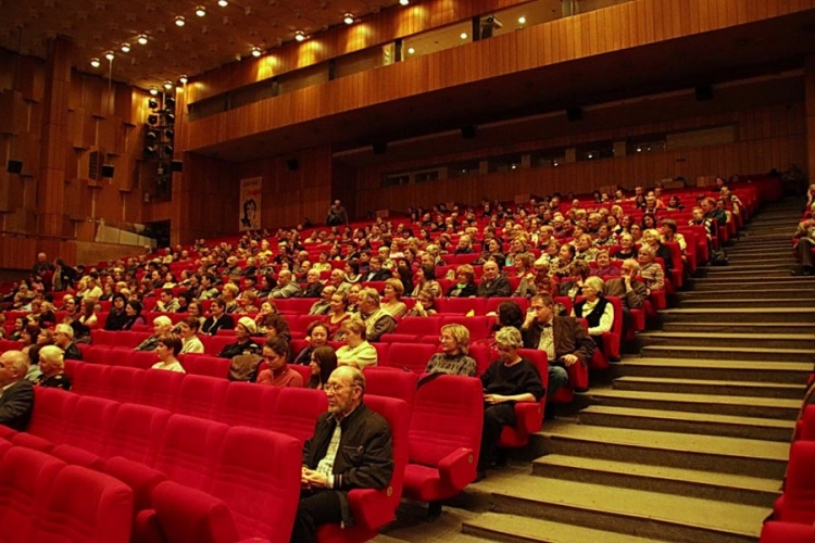 Požar u bioskopu "Dom kino"