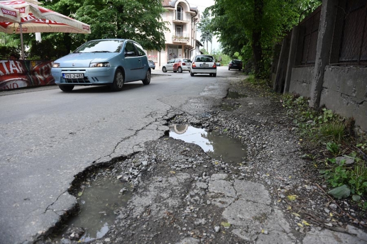 Banjaluka: Ulice zbog rupa vape za sanacijom