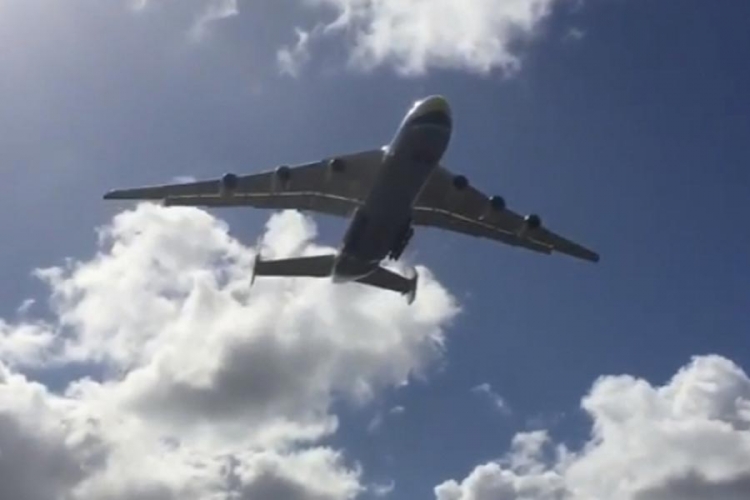 Najveći avion na svijetu sletio u Australiju (VIDEO)