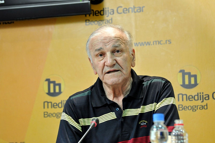 Bata Živojinović se oporavlja, tražio da ide kući