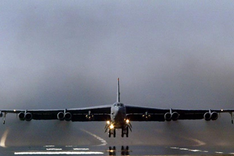 Američki bombarder se srušio u vojnoj bazi Guam (VIDEO)