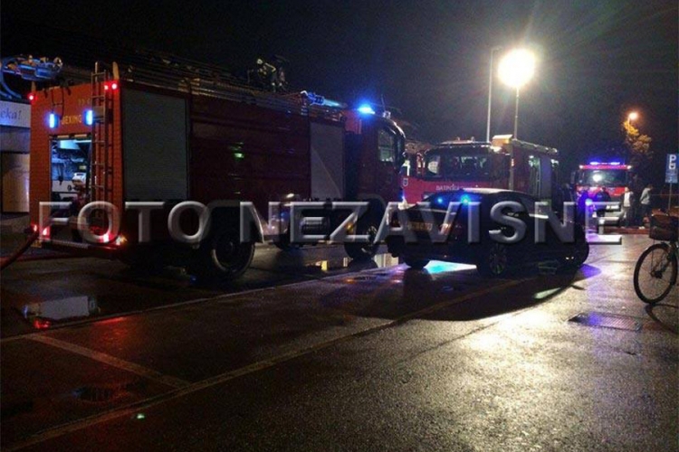 Požar u centru Banjaluke: Oštećeno više objekata (FOTO)