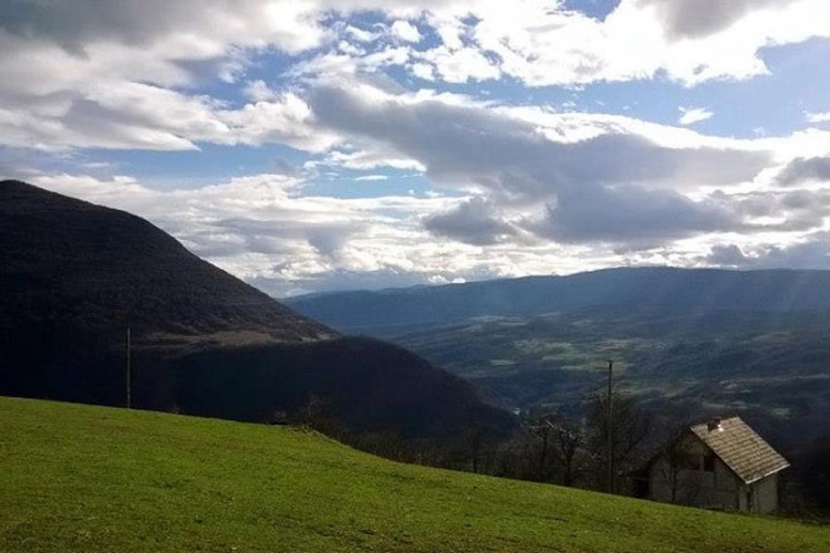 U BiH oblačno sa kišom