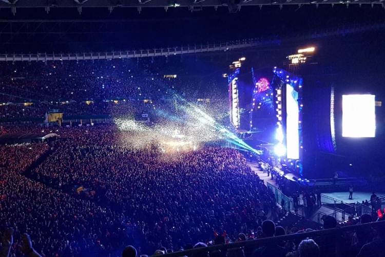 M:tel pozdrav iz Beča sa koncerta AC/DC